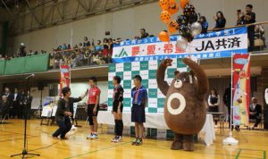 Zenkyoren’s Hitonowaguma character at a JA Kyosai Volleyball Competition